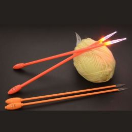 Butika.hu hobby webáruház - The Knit Lite egyenes kötőtű LED világítással, 4.5mm, KLT3988