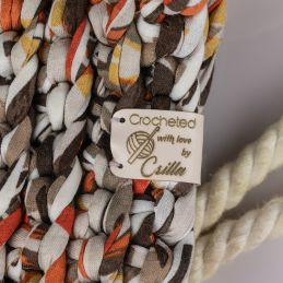 Butika.hu hobby webáruház - Személyre szabható handmade címke, műbőr, felvarrható, 20x50mm, 2db, BTK0028, krém, Crocheted with love