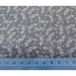 Butika.hu hobby webáruház - Sötétszürke alapon virágos ágacska mintás anyag patchwork pamutvászon, 140cm/0,5m