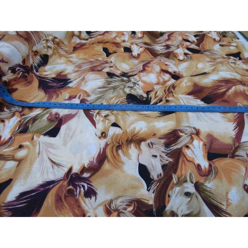 Butika.hu hobby webáruház - Vöröses lovas mintás anyag patchwork pamutvászon, 140cm/0,5m